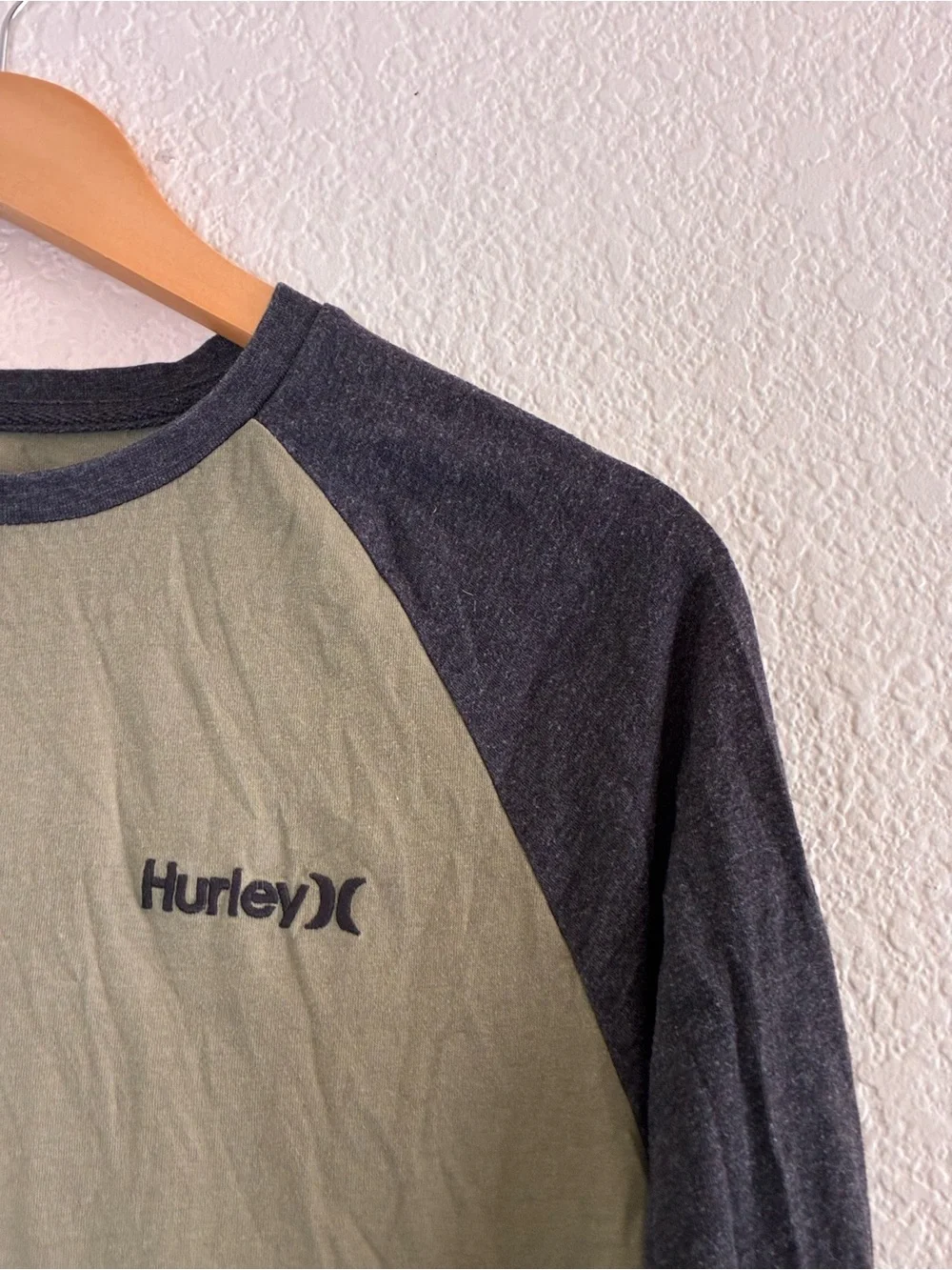 Hurley | Green and gray crew neck cotton blend long sleeve raglan t-shirt small